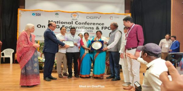 झारखंड के तीन संकुल स्तरीय संगठनों को राष्ट्रीय और क्षेत्रीय स्तर पर मिला सम्मान