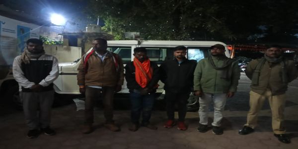 सूरजपुर : मानी जंगल में जुआ खेलते पांच आरोपित गिरफ्तार, नगदी, मोबाइल और बाइक जब्त