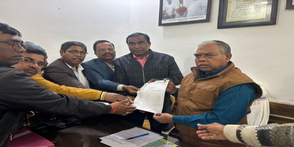 मांगों को लेकर कमलेश से मिला मोर्चा का प्रतिनिधिमंडल