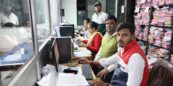 एसआईआर में लापरवाही, 11 अधिकारियों से स्पष्टीकरण और 8 बीएलओ का रोका वेतन