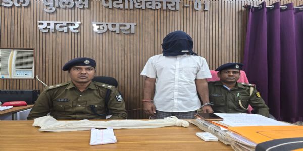 चोरी की गुत्थी सुलझाते हुए सारण पुलिस ने किया अवैध हथियार का खुलासा