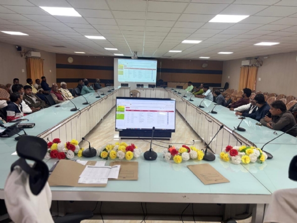 ई-लाटरी के लिए बैठक करते सीडीओ