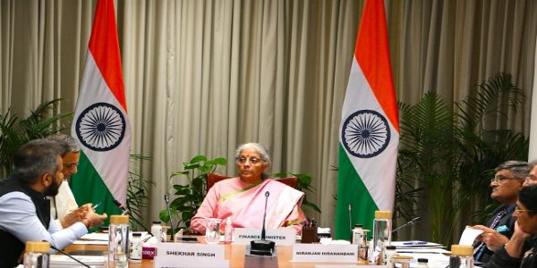 12वीं बजट-पूर्व बैठक की अध्यक्षता करते हुए वित्त मंत्री निर्मला सीतारमण 12वीं बजट-पूर्व बैठक की अध्यक्षता करते हुए वित्त मंत्री निर्मला सीतारमण