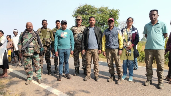 गांव में मुस्‍तैद वन विभाग और पुलिस विभाग के पदाधिकारी कर्मी