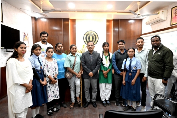 जांजगीर चांपा : 15 मिनट की कलेक्टर बनी छात्रा दीक्षा, पॉलिथीन मुक्त जिला बनाने समेत दिए तीन महत्वपूर्ण निर्देश