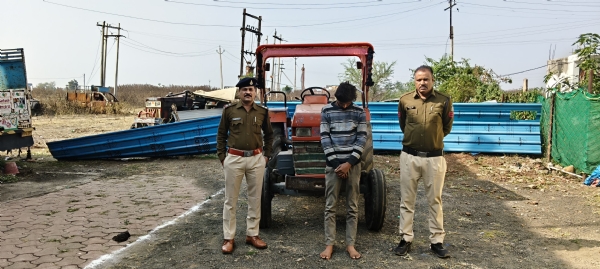 अशोकनगर: मण्डी में स्टंट करने वाला ट्रैक्टर के साथ गिरफ्तार