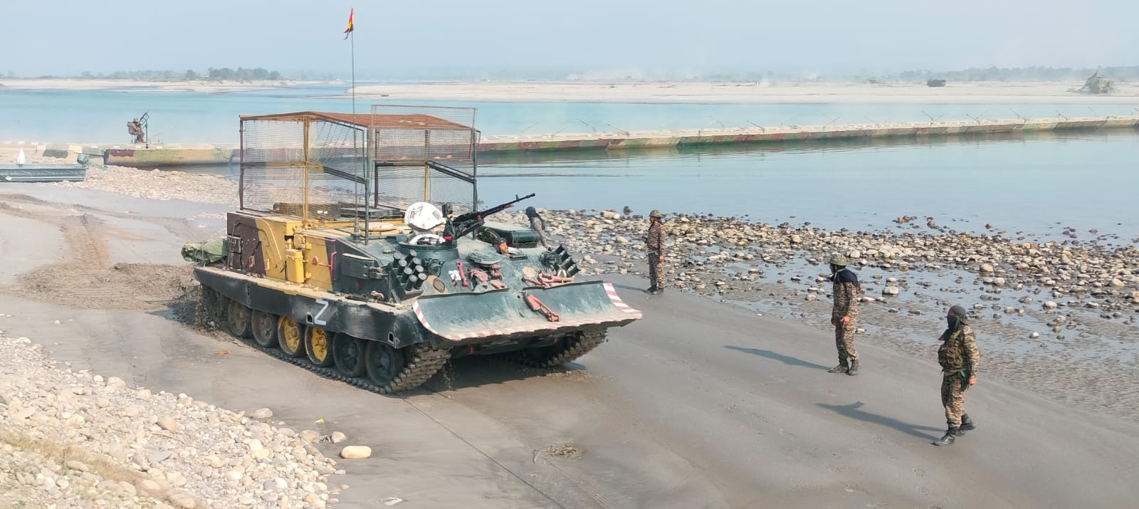 युद्ध अभ्यास करते हुए युद्ध अभ्यास करते हुए