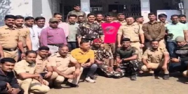 कार्रवाई करने वाली पुलिस टीम