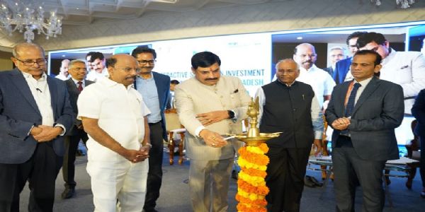 हैदराबाद में आयोजित ‘इन्वेस्टमेंट अपॉर्चुनिटीज इन मध्य प्रदेश’ सत्र हैदराबाद में आयोजित ‘इन्वेस्टमेंट अपॉर्चुनिटीज इन मध्य प्रदेश’ सत्र