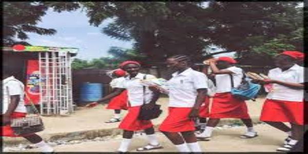 नाइजीरिया के एक स्कूल से कम से कम 227 छात्रों और शिक्षकों का अपहरण