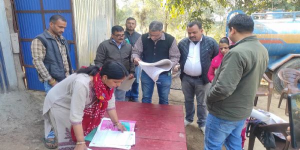 पनसाई के एक परिवार की समस्या के निवारण के लिए सीएम के निर्देश पर मौके पर पहुंचे अधिकारी