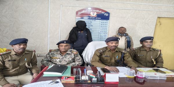 ब्राउन शुगर और गांजा के साथ एक गिरफ्तार