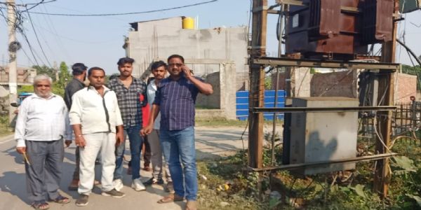 ग्रामीण क्षेत्रों में नहीं रुक रही ट्रांसफॉर्मर से तेल चोरी की घटना,किरकिचिया फौजी कॉलोनी अंधेरे में डूबा