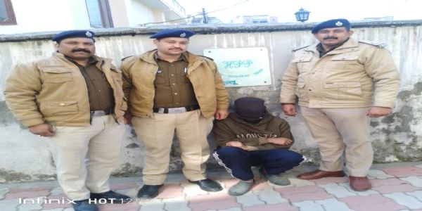 भुंतर पुलिस ने 698 ग्राम चरस तस्कर काे किया गिरफ्तार