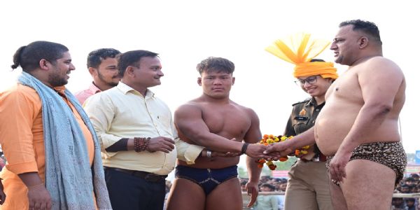 देशी-विदेशी पहलवानाें ने बढ़ाई महादेवा महोत्सव की रौनक