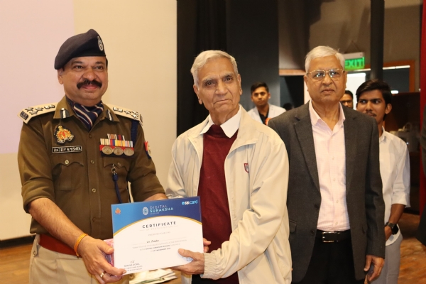 वरिष्ठ नागरिकों को साइबर ठगी से बचाने के लिए पुलिस ने छेड़ी मुहिम,सेक्टर-108 स्थित पुलिस कमिश्नर कार्यालय के सभागार में आयोजित हुआ कार्यक्रम