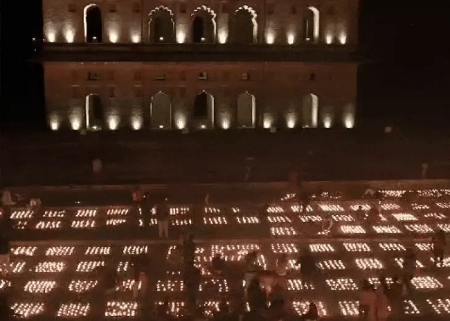 ओरछा के कंचना घाट पर सवा लाख दीप प्रज्वलित