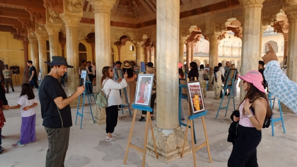 हजारों पर्यटकों आमेर में देखी जयपुर की विरासत