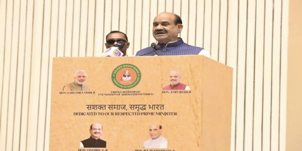 दिल्ली के विज्ञान भवन में विश्व सिंधी हिंदू फाउंडेशन ऑफ एसोसिएशन्स द्वारा आयोजित कार्यक्रम “सशक्त समाज- समृद्ध भारत” को संबोधित करते ओम बिरला दिल्ली के विज्ञान भवन में विश्व सिंधी हिंदू फाउंडेशन ऑफ एसोसिएशन्स द्वारा आयोजित कार्यक्रम “सशक्त समाज- समृद्ध भारत” को संबोधित करते ओम बिरला