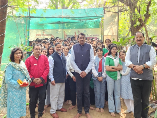 135 छात्र-छात्राओं ने वैदिक औषधीय वन में सीखी गौ-आधारित जैविक खेती 135 छात्र-छात्राओं ने वैदिक औषधीय वन में सीखी गौ-आधारित जैविक खेती