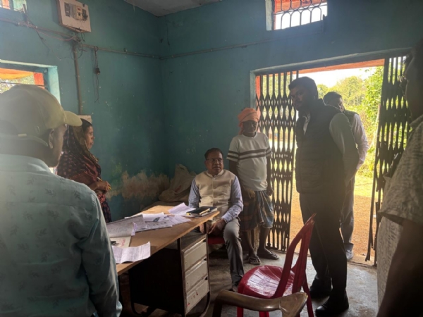 निरीक्षण करते संभागायुक्त