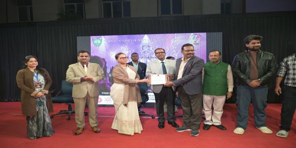 बेहतर भविष्य के लिए शिक्षा के साथ संस्कृति से जुडें छात्र : मंत्री