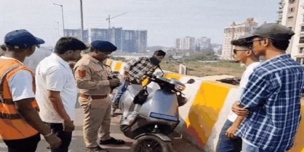 60 फुट ऊंचे ओवरब्रिज से गिरी कैफे संचालिका की मौत, पुलिस कर रही जांच