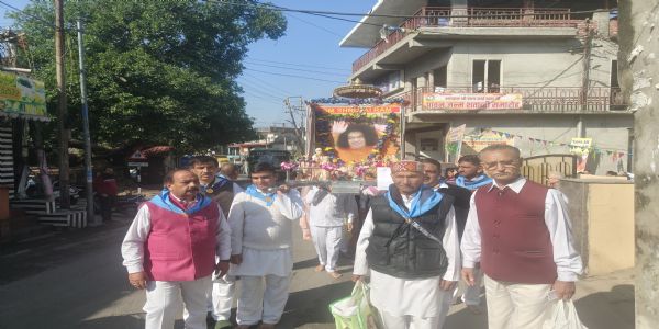 साईं बाबा की सौवीं  जन्म शताब्दी  पर नाहन में निकाली शोभा यात्रा 