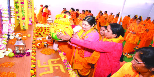 गायत्री परिवार ने दिव्य कलश शताब्दी नगर में किया स्थापित