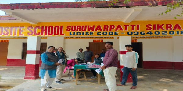 जौनपुर में एसआईआर के लिए रविवार को खोले जाने थे परिषदीय विद्यालय, कई में लटका मिला ताला