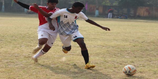 सरस्वती शिशु विद्या मंदिर में फुटबॉल टूर्नामेंट का समापन