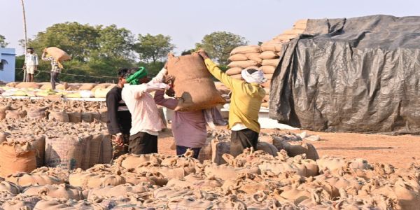 आंदोलन के बीच धमतरी में तेज हुई धान खरीद, 17.59 करोड़ की लिंकिंग वसूली