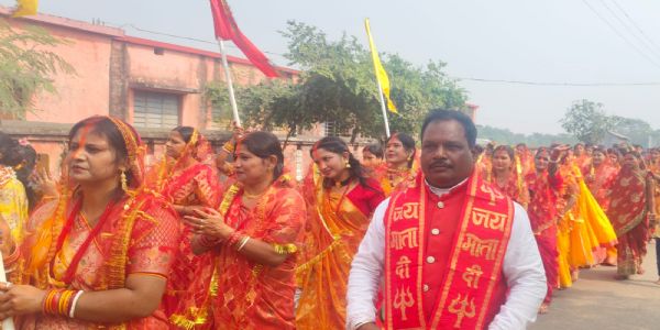 काली मंदिर में प्रतिमा स्थापना के नौवें वर्षगांठ पर निकली शोभायात्रा जुलूस