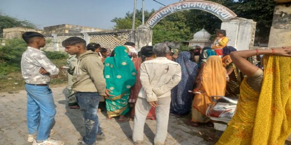 टैम्पो में महिला के बैग से जेवर चोरी, युवती गिरफ्तार