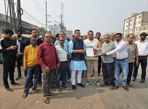 हस्ताक्षर अभियान चलाते