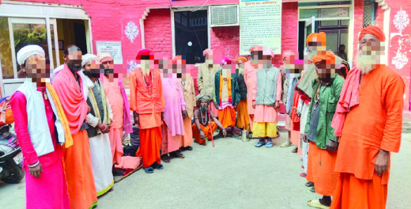 पुलिस हिरासत मे ंफर्जी बाबा