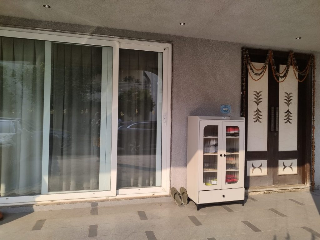 पूर्व आबकारी आयुक्त निरंजन दास के ठिकाने पर दबिश