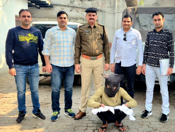 पुलिस विरासत में अवैध हथियार रखने का आरोपी।