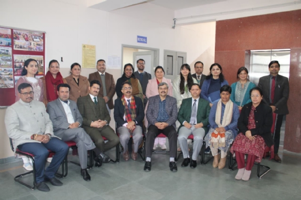 कार्यक्रम के दौरान मौजूद न्यायाधीश।