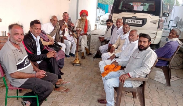 प्रदर्शन के लिए संपर्क अभियान चलाते किसान सभा पदाधिकारी। प्रदर्शन के लिए संपर्क अभियान चलाते किसान सभा पदाधिकारी।