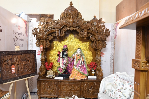 फोरहेक्स फेयर: जयपुराइट्स को लुभा रहा वृंदावन की मयूर थीम पर बना मंदिर