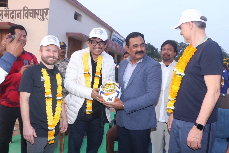 मिनी ब्राजील के नाम से मशहूर ग्राम विचारपुर पहुंचे जर्मन कोच