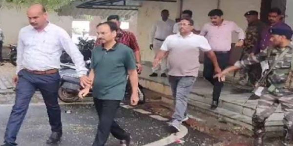 एसीबी ने आईएएस विनय चौबे को लिया रिमांड पर, ले गयी हजारीबाग