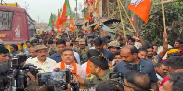 भाजपा की परिवर्तन संकल्प यात्रा के दौरान उमड़ी भीड़, शुभेंदु अधिकारी ने कहा— “बंगाल बदलाव चाहता है।”