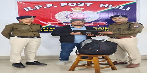 आरपीएफ खड़गपुर ने बरामद किया यात्रियों का कीमती सामान, सुरक्षित सौंपा