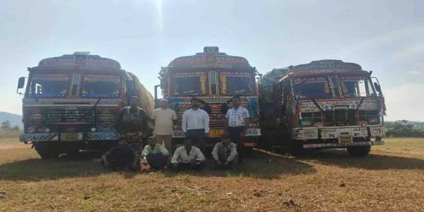 तारलागुड़ा चेक पोस्ट में तीन ट्रकों से 765 क्विंटल धान किया गया जब्त