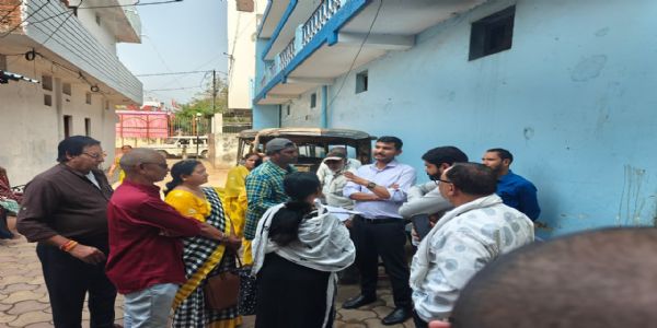 मतदाता सूची विशेष संक्षिप्त पुनरीक्षण–2026 : धमतरी में तेज़ी से चल रहा प्रपत्र वितरण और एंट्री का कार्य