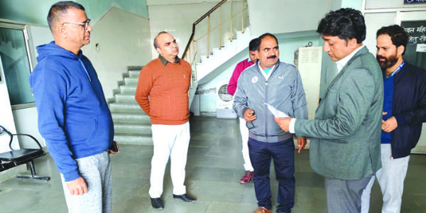 आरटीओ ने किया एआरटीओ कार्यालय हरिद्वार का निरीक्षण