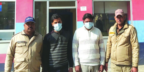 तमंचे पर ठुमके लगाते हुए बनाई रील, सोशल मीडिया पर किया वायरल, दो गिरफ्तार