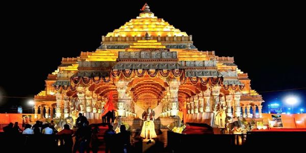 श्रीराम मंदिर के शिखर पर कल फहरेगा धर्म ध्वज, मुख्यमंत्री योगी और संघ प्रमुख पहुंचे अयोध्या